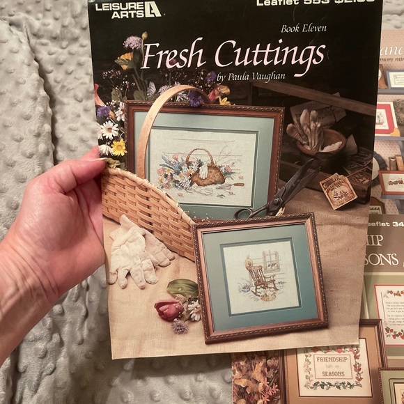 Lot of 3- Leisure Arts Pattern Leaflets - Picture 2 of 15